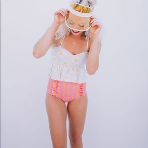 NWT Kortni Jeane Down in Front Ruffle Bottoms